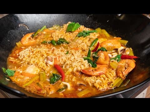 Maggi Kari Sup Pedas, sedap kaw-kaw.